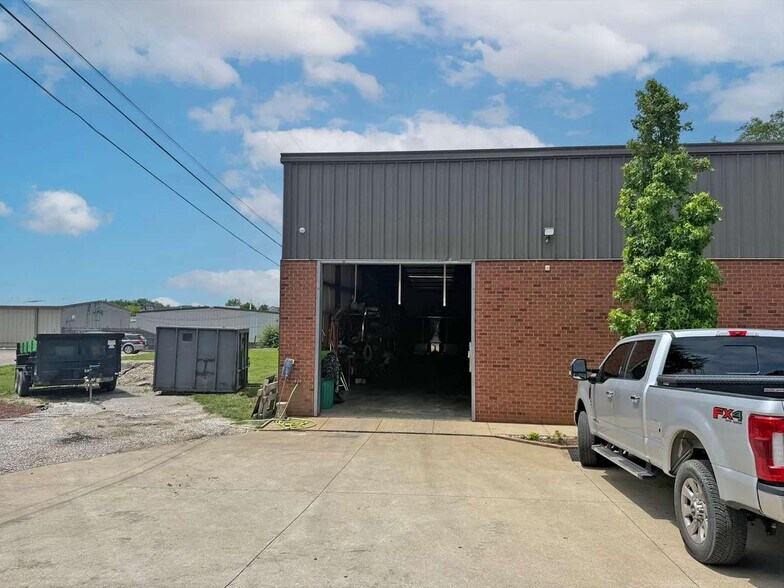 More Photos Of 129 Macarthur Ct, Nicholasville Warehouse For Sale