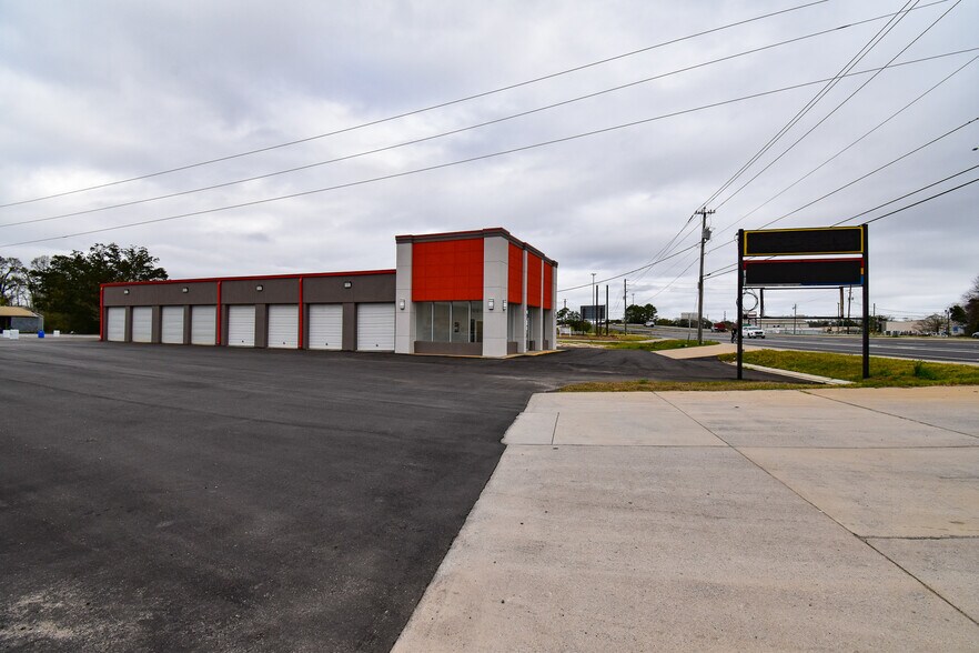 More Photos Of 8969 Pensacola Blvd, Pensacola Auto Repair For Sale