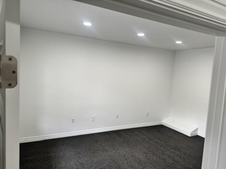 More Photos Of 893 24th St, Ogden Business Park For Lease