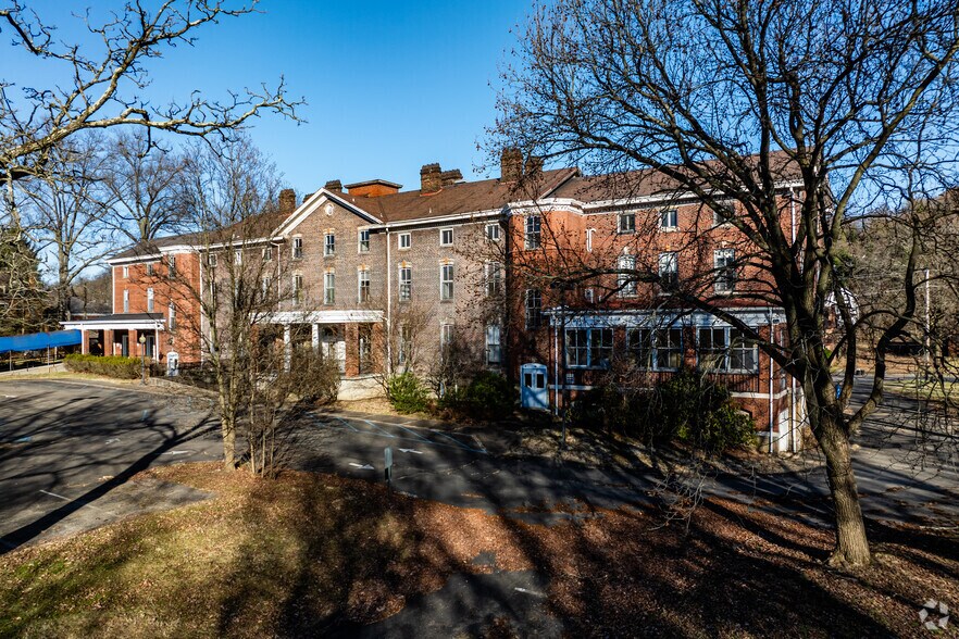 More Photos Of 900 Rebecca Ave, Pittsburgh Office Residential For Sale