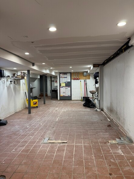 More Photos Of 69 5th Ave, Brooklyn Storefront Retail Residential For Lease