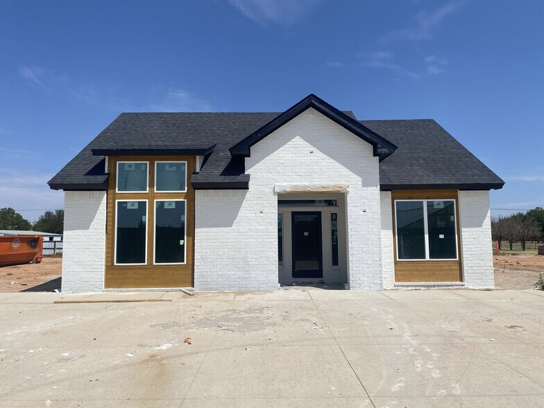 More Photos Of 11702 Frankford Ave, Lubbock Medical For Sale