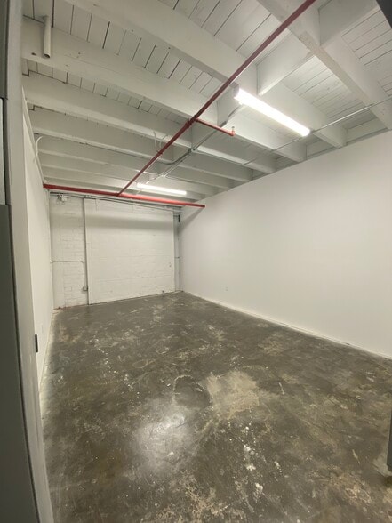 More Photos Of 901 E 31st St, Los Angeles Manufacturing For Lease