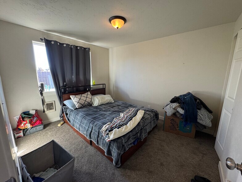 More Photos Of 2908 NW Canal Blvd, Redmond Specialty For Sale