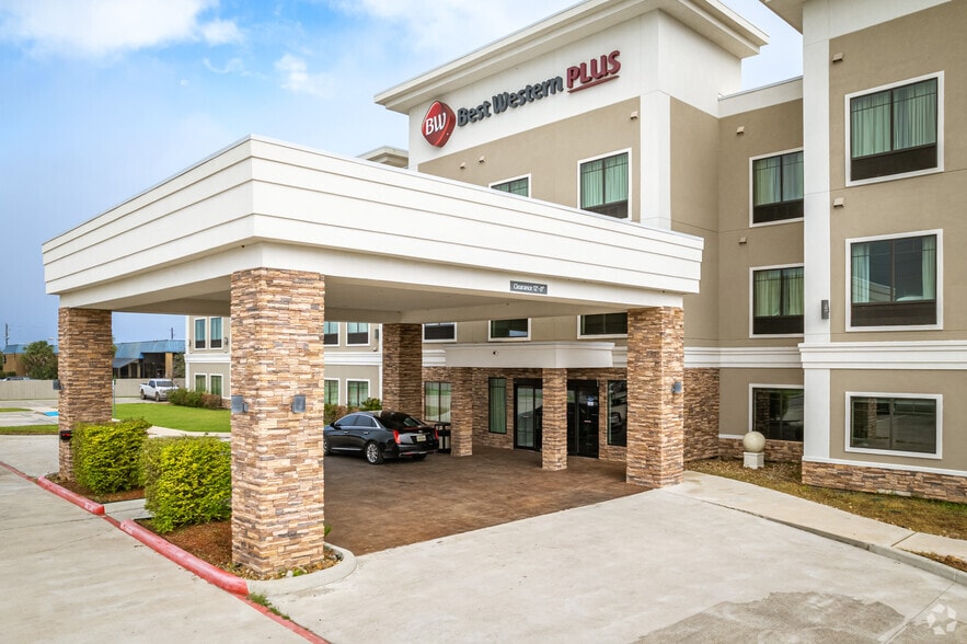 More Photos Of 501 7th St, Bay City Hotel For Sale