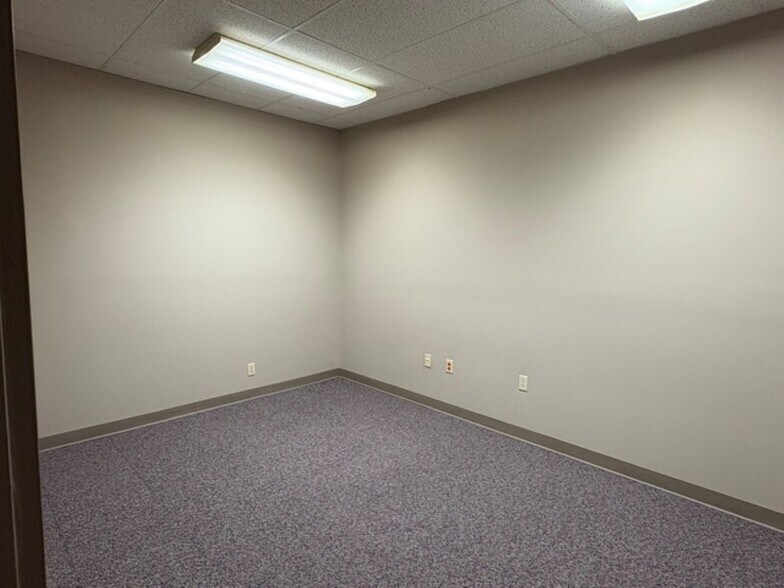 More Photos Of 1605 W Court St, Kankakee Office For Lease