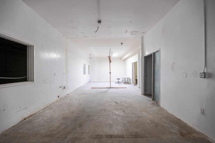 More Photos Of 5261-5265 E Washington Blvd, Commerce Warehouse For Sale