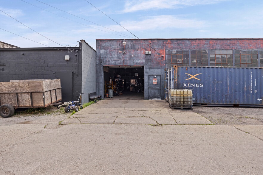 More Photos Of 11505 Livernois Ave, Detroit Industrial For Sale