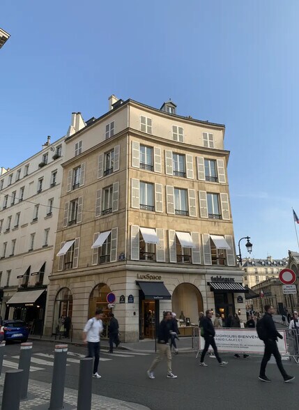 Primary Photo Of 90 Rue Du Faubourg Saint-Honoré, Paris Office For Sale