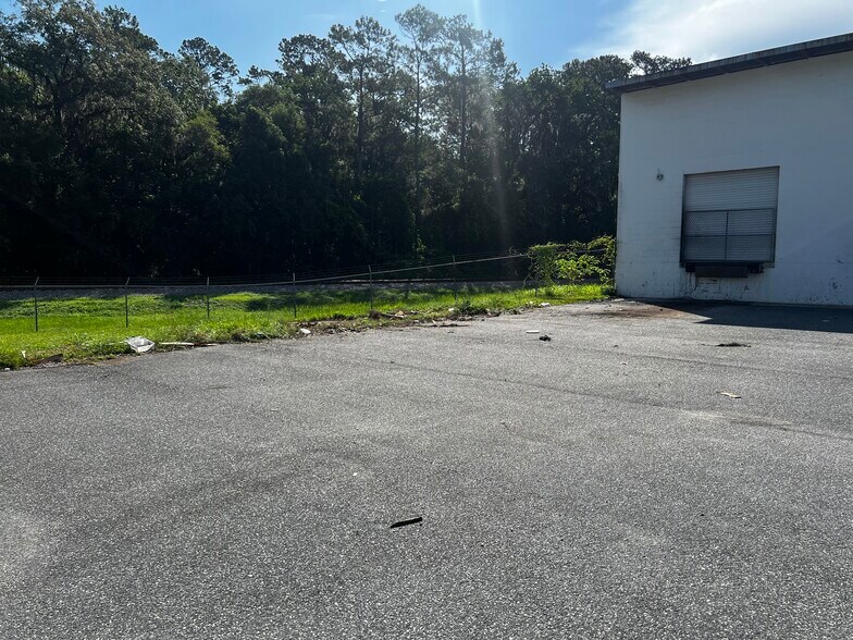 More Photos Of 3661 S Pine Ave, Ocala Flex For Lease