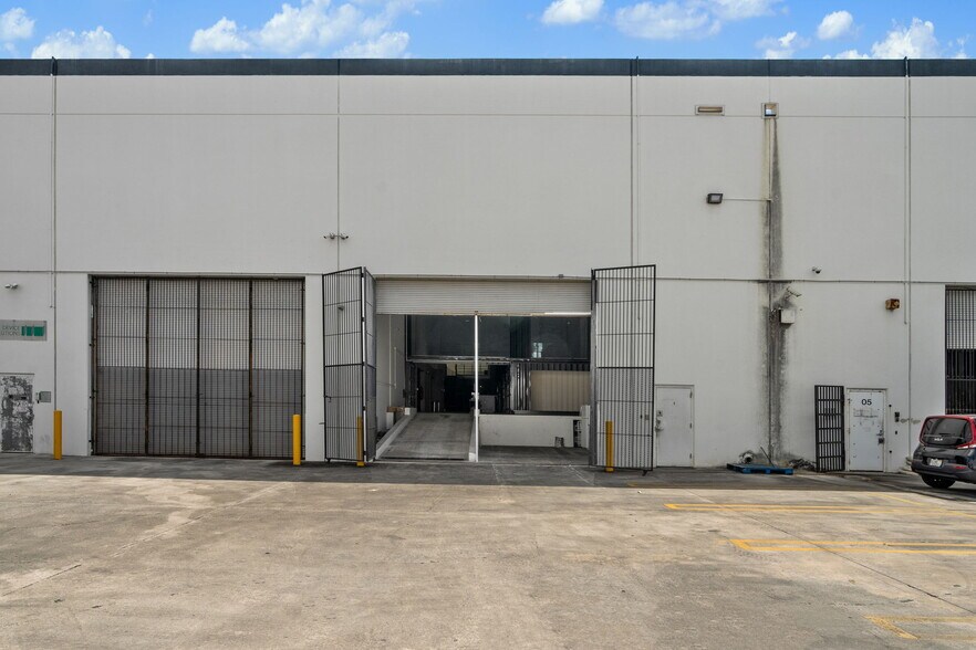 More Photos Of 7620 NW 25th St, Miami Distribution For Sale