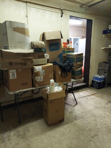 More Photos Of 101 Caldwell St, Paris Restaurant For Lease