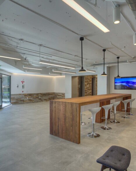 More Photos Of 1700 E Walnut Ave, El Segundo Office For Lease