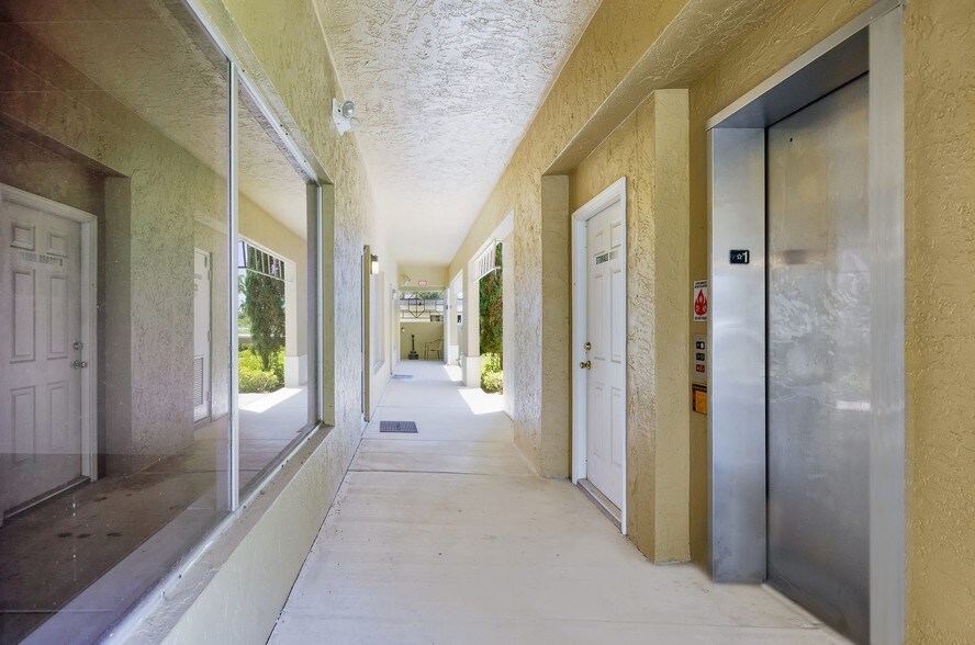 More Photos Of 16521 San Carlos Blvd, Fort Myers Office For Lease