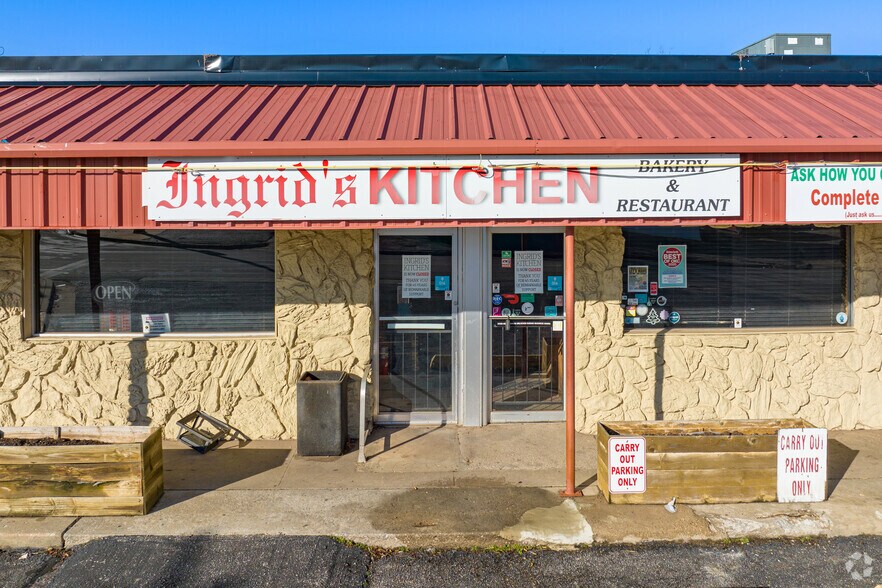 More Photos Of 3701 N Youngs Blvd, Oklahoma City Restaurant For Lease