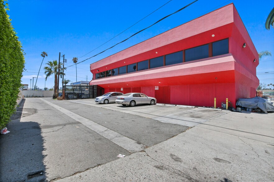 More Photos Of 7226 Sepulveda Blvd, Van Nuys Coworking Space