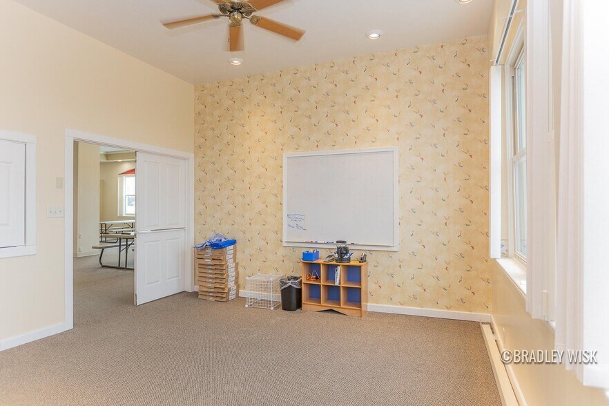 More Photos Of 581 Ottawa Ave, Holland Light Distribution For Sale