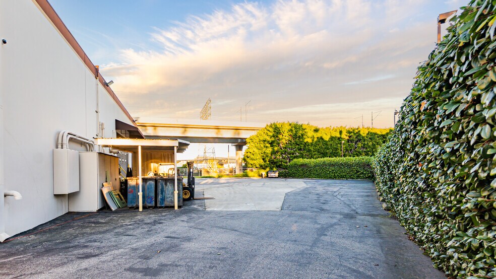 More Photos Of 750 S Douglas St, El Segundo Flex For Lease