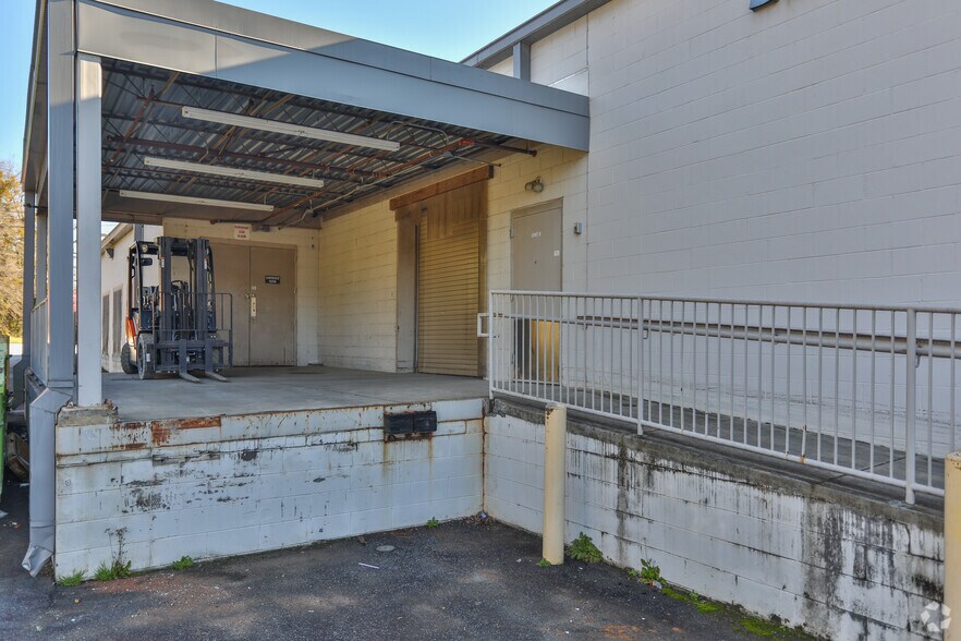 More Photos Of 550 S Church St, Spartanburg Freestanding For Lease