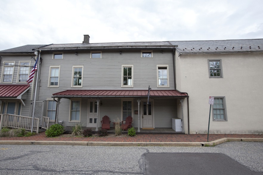 More Photos Of 30 W Bridge St, New Hope Freestanding For Lease