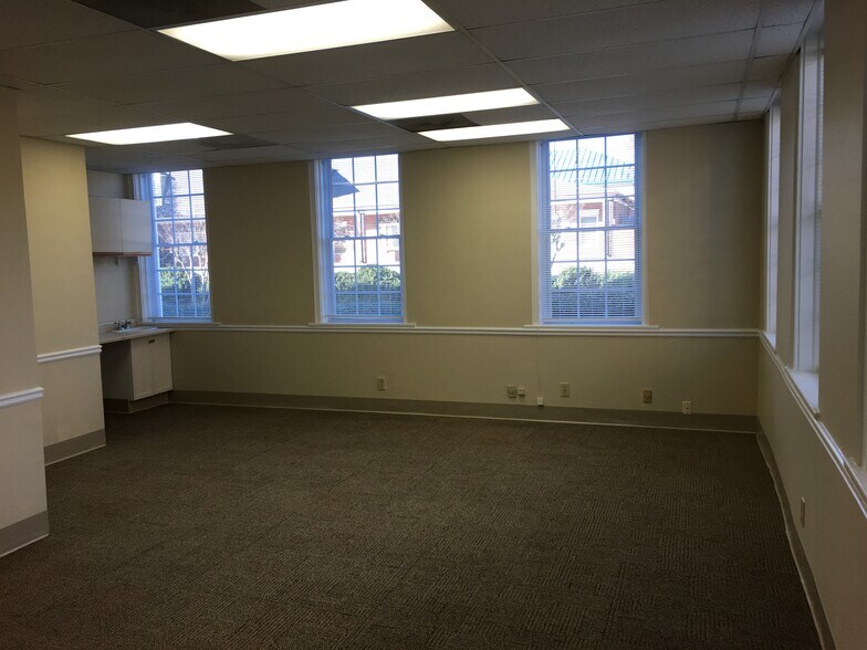 More Photos Of 301 Broome St, Lagrange Office For Lease