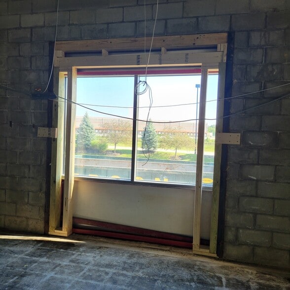 More Photos Of 900 Corporate Blvd, Newburgh Light Distribution For Lease