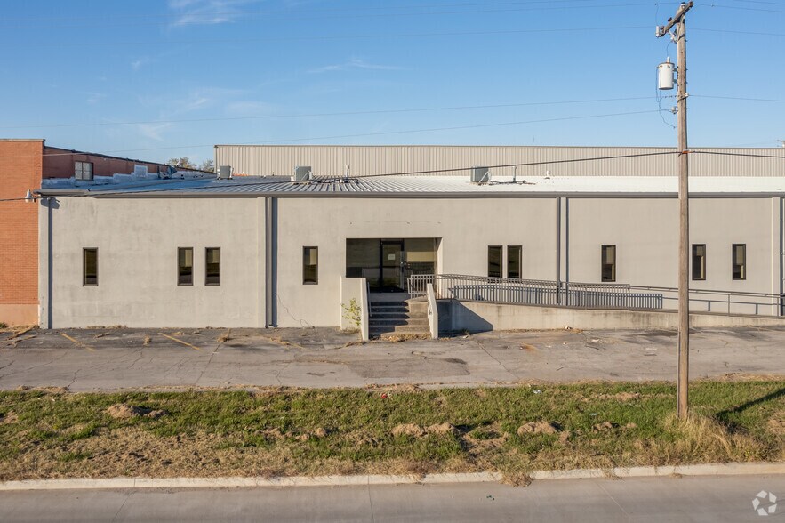 More Photos Of 5401 NW 4th St, Oklahoma City Warehouse For Lease