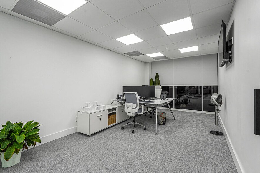 More Photos Of 1110 Brickell Ave, Miami Office For Sale