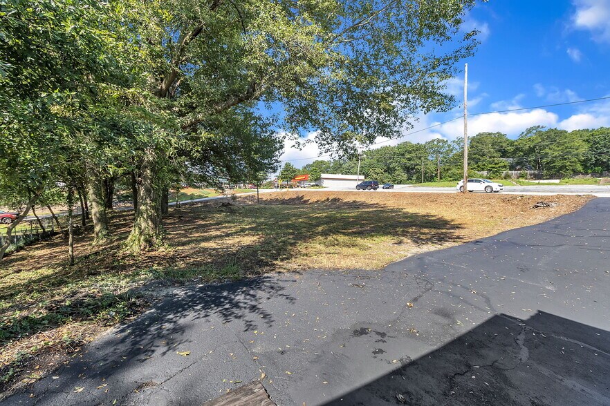 More Photos Of 1253 S Pleasantburg Dr, Greenville General Retail For Sale