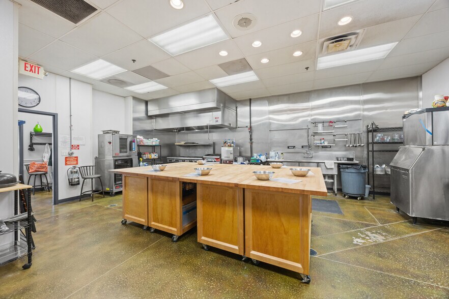 More Photos Of 145 Hilden Rd, Ponte Vedra Storefront For Sale