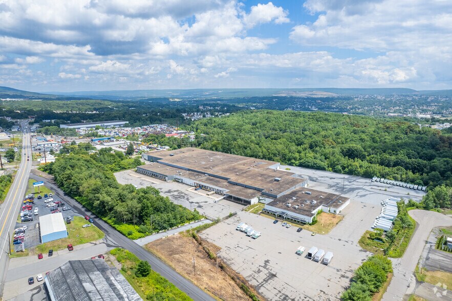 More Photos Of 1000 N South Rd, Scranton Warehouse For Lease