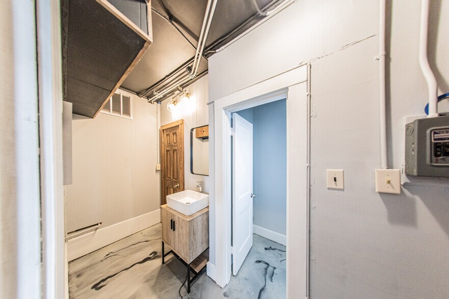 More Photos Of 1200 Broadway St, Paducah Office For Sale