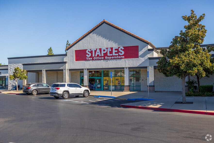 More Photos Of 1645 Countryside Dr, Turlock Unknown For Lease