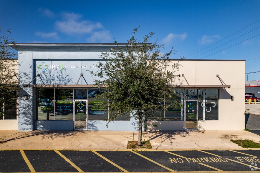 More Photos Of 2816-2830 S Bay St, Eustis General Retail For Lease