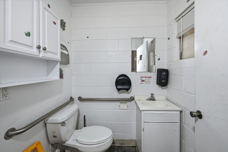 More Photos Of 3794 CA-20, Nice General Retail For Sale