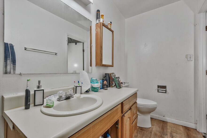 More Photos Of 1927 82nd Ave, Oakland Apartments For Sale