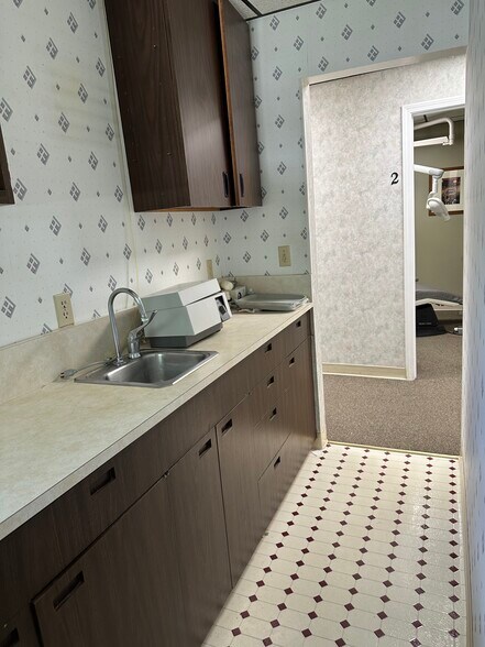 More Photos Of 104 E Summit Ave, Wales Office For Sale