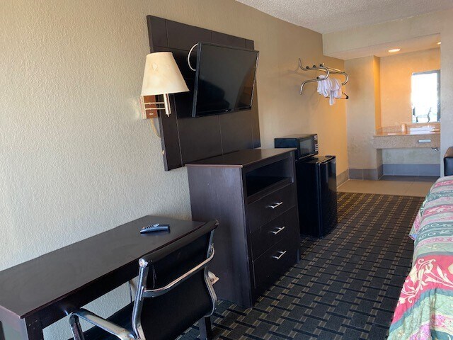 More Photos Of 1313 3rd Ave N, Birmingham Hotel For Sale