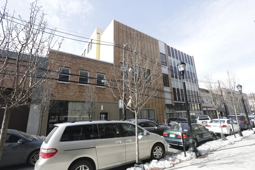 More Photos Of 407-409 39th St, Union City Medical For Lease