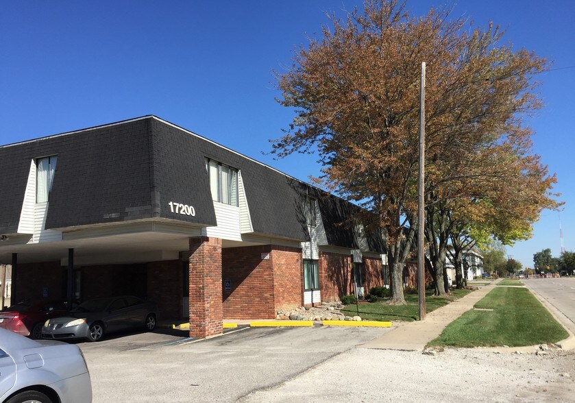 More Photos Of 17200 W 10 Mile Rd, Southfield Office For Lease