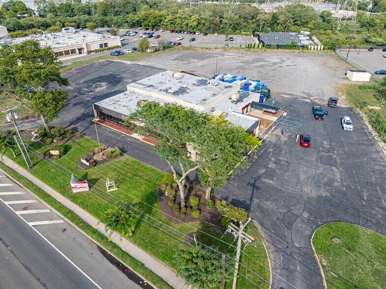 More Photos Of 585 Broadhollow Rd, Melville Warehouse For Lease