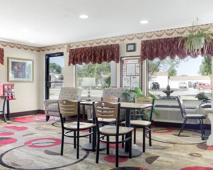 More Photos Of 900 N 43rd St, Grand Forks Hotel For Sale