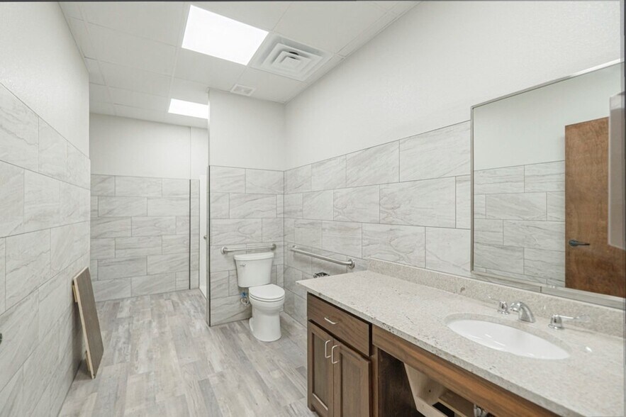 More Photos Of 5261 W Murphy St, Odessa Industrial For Lease