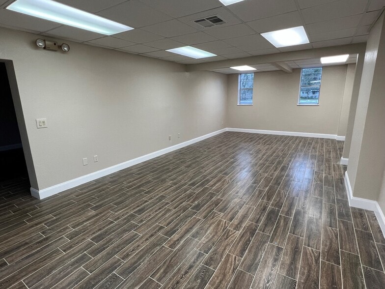 More Photos Of 550 S Highland St, Mount Dora Office For Lease
