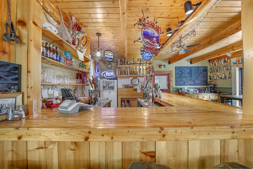 More Photos Of 418 W Spruce St, Mackay Hotel For Sale