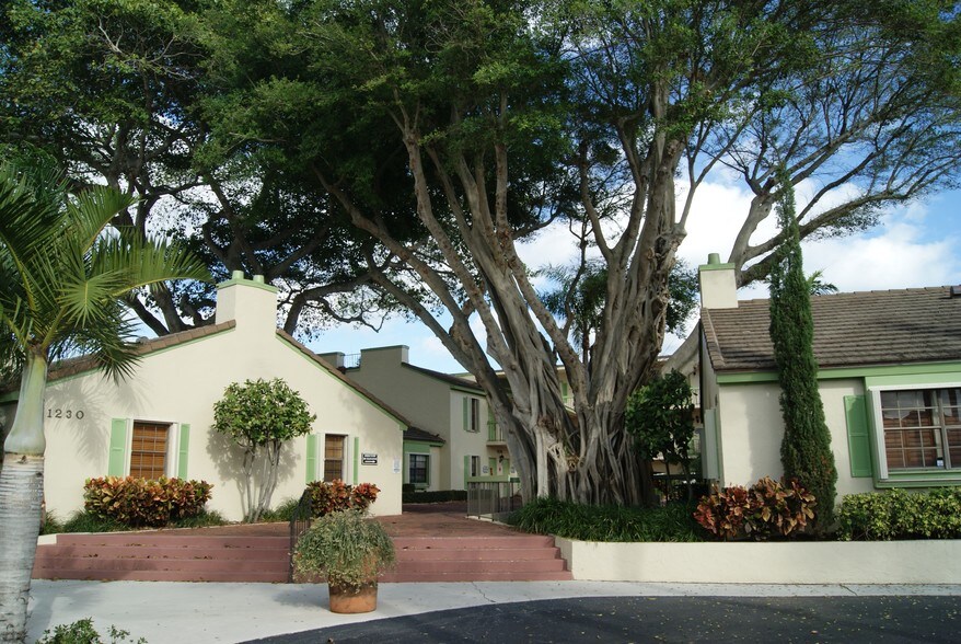 More Photos Of 1200 S Federal Hwy, Boynton Beach Office For Lease