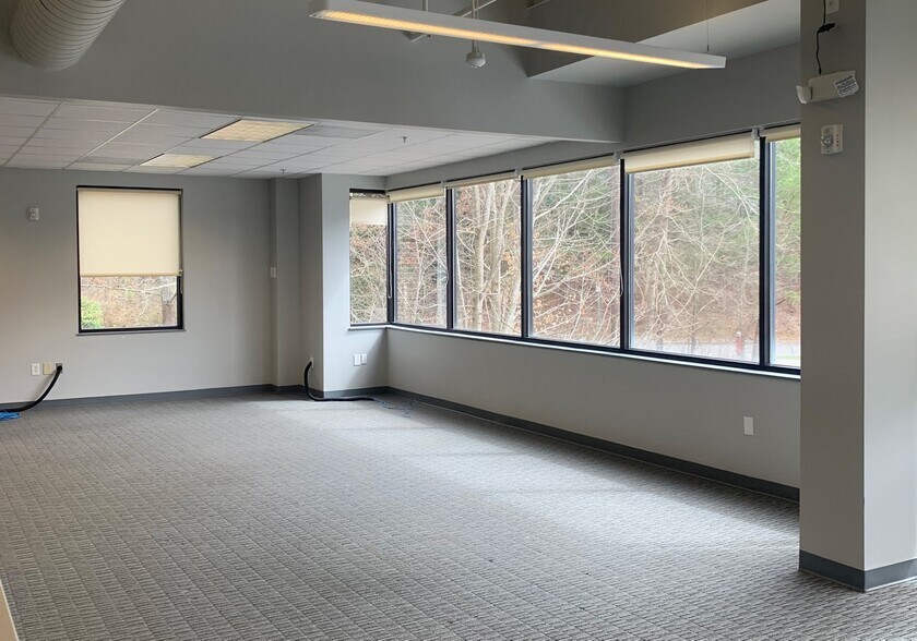 More Photos Of 311-327 Providence Rd, Chapel Hill Office For Lease