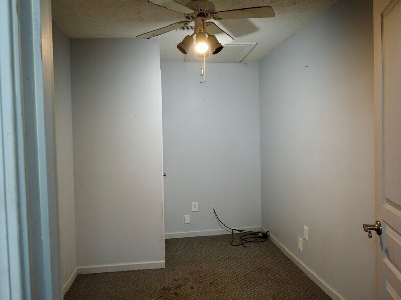 More Photos Of 3095 Highway 11 S, Mansfield Freestanding For Sale