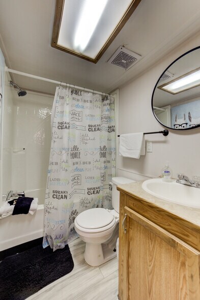 More Photos Of 446724 E 390 Rd, Langley Hotel For Sale