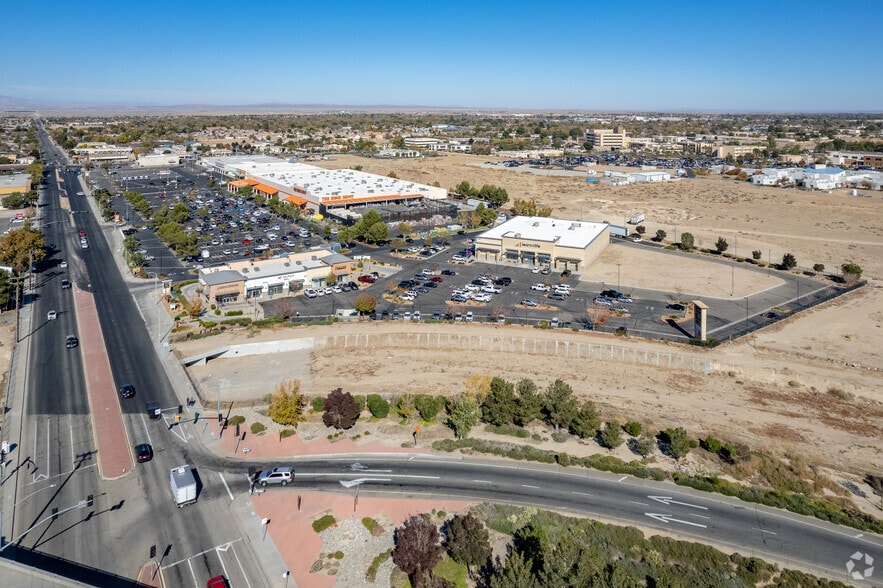 More Photos Of 44140 20th St W, Lancaster Storefront For Lease